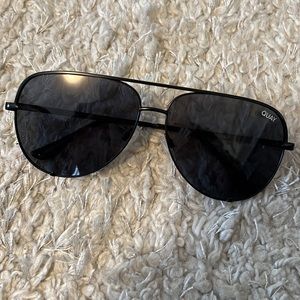 Quay sunglasses- black. With Quay case and cleaning cloth!
